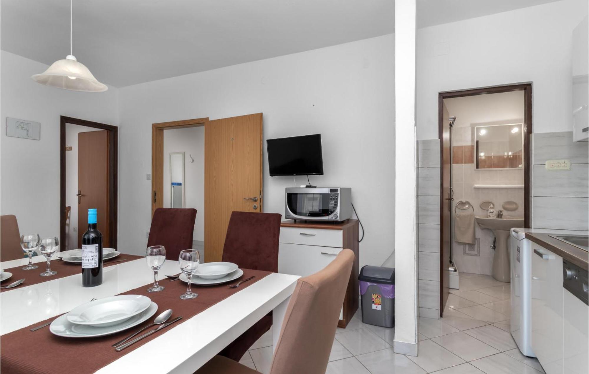 Nice Apartment In Jadranovo With Wifi 외부 사진